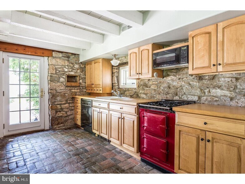 Building Photo - 6054 Honey Hollow Rd