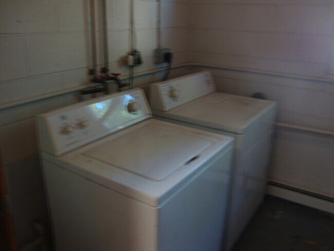 Building Photo - 1012-1014 S Washington