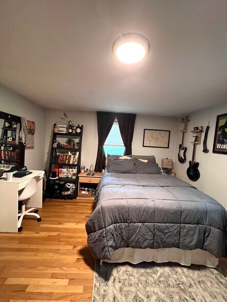 Building Photo - 117 Cowing St