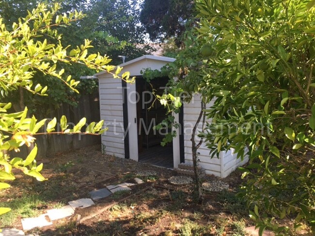 Building Photo - Very nice 3 Bd/2 Ba, 1388 sf single-family house in Concord available Now for Lease!