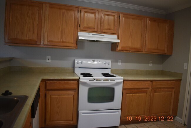 Building Photo - Spacious 2 bed + bonus room / Littleton Condo, Wonderful Location