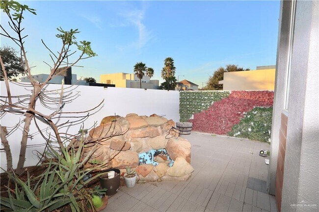 Building Photo - 28 Grovewood Ave