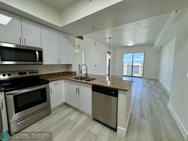 Building Photo - 1830 Radius Dr