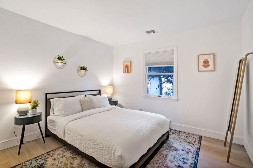 Building Photo - 450 Eastward Ct