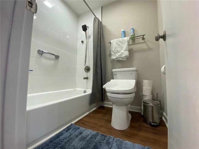 Building Photo - 704 Dunbar Dr