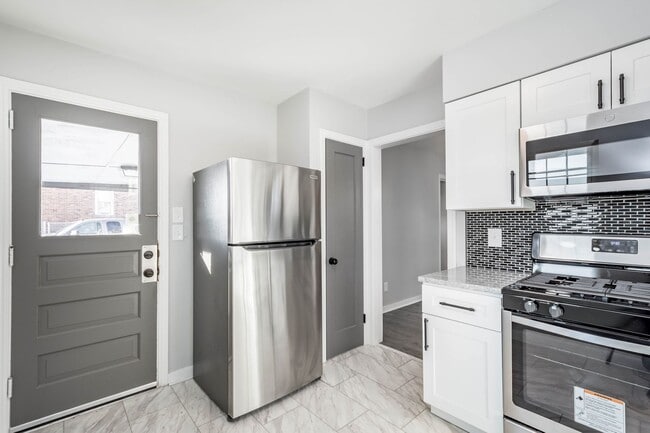 Building Photo - Charming 4 bedroom home in Pittsburgh avai...