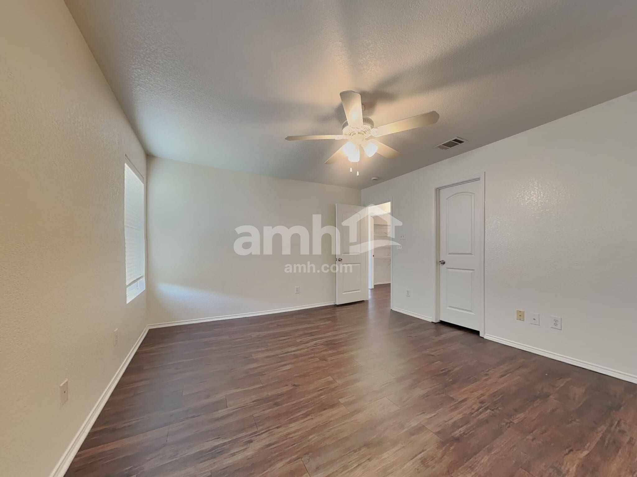 Building Photo - 8528 Hawkview Dr