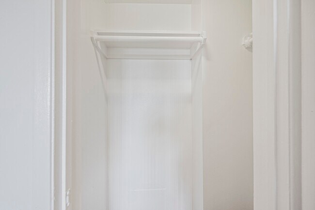 Building Photo - 5869.5B W 88th St