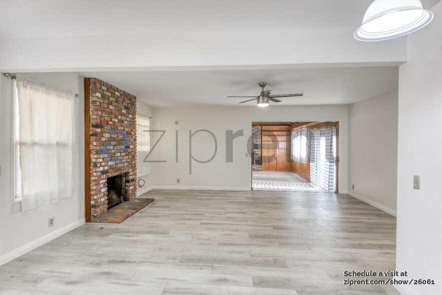 Building Photo - 12102 Brookhaven Park