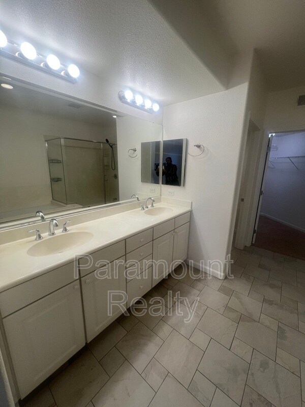 Building Photo - 700 S Abel St