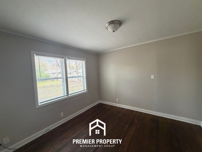 Building Photo - Charming 3BR Home in 38117 | Hardwood Floors & Large Fenced Backyard