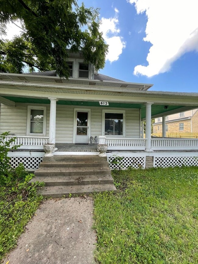 Building Photo - 615 E 6th Ave