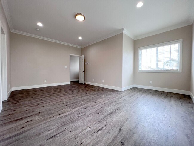Building Photo - NEW AC - Bright & Spacious Single-Family Home with Pool
