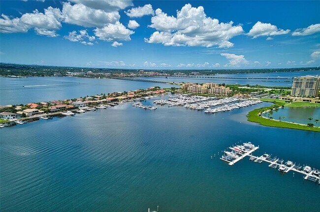 Building Photo - 307 9th Ave E