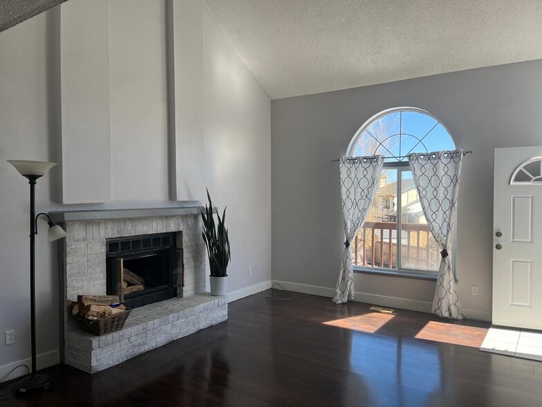 family room - 5620 E Prescott Ave