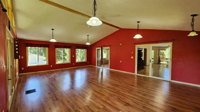 Building Photo - Beautiful Home in Condon