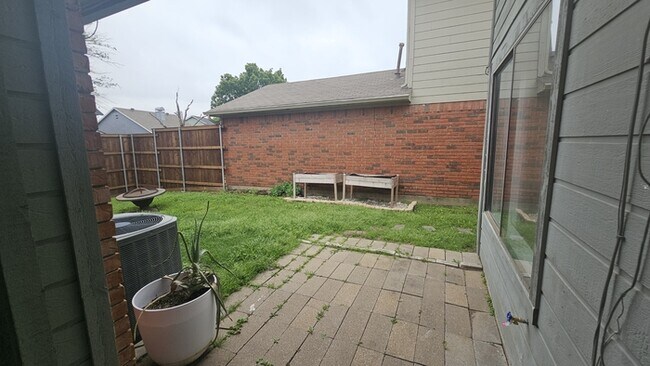 Building Photo - Mesquite Home