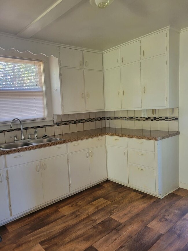 Building Photo - 6555 AR-252