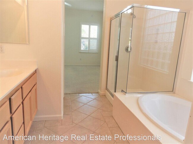Building Photo - 4 br, 3 bath House - 2435 Minden Way