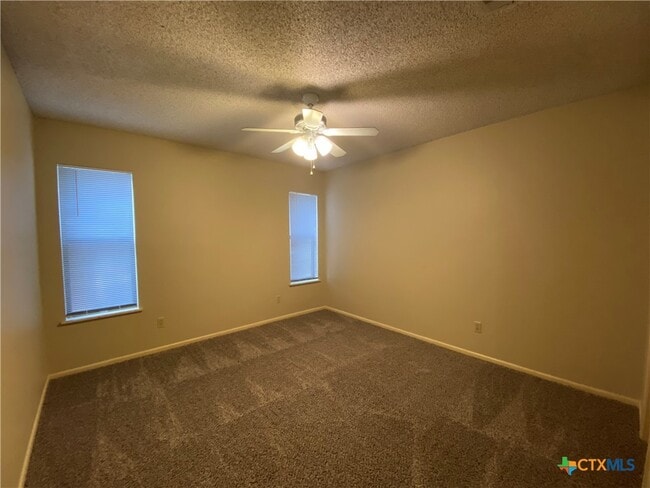 Building Photo - 40 Royal Crest