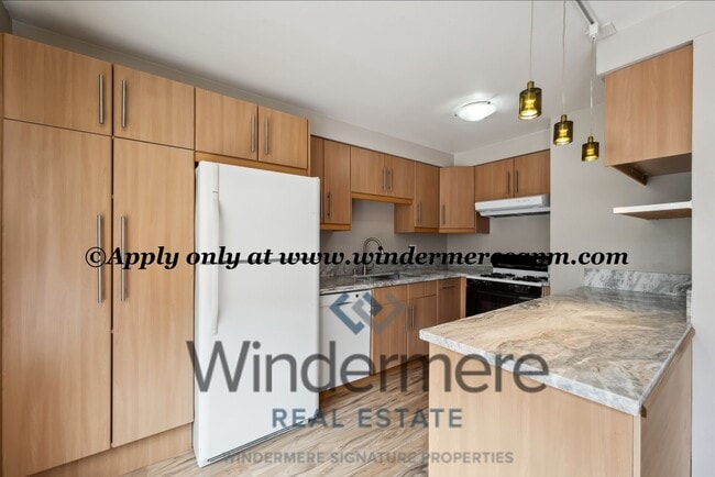 Building Photo - Easy Living in a Cozy West Sac Community!