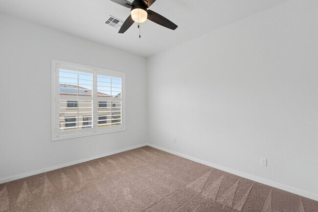 Building Photo - 16054 W Shangri La Rd