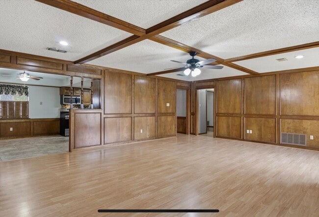 Building Photo - 716 S Houston St