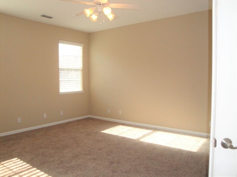 Building Photo - 140 Nabor Ct