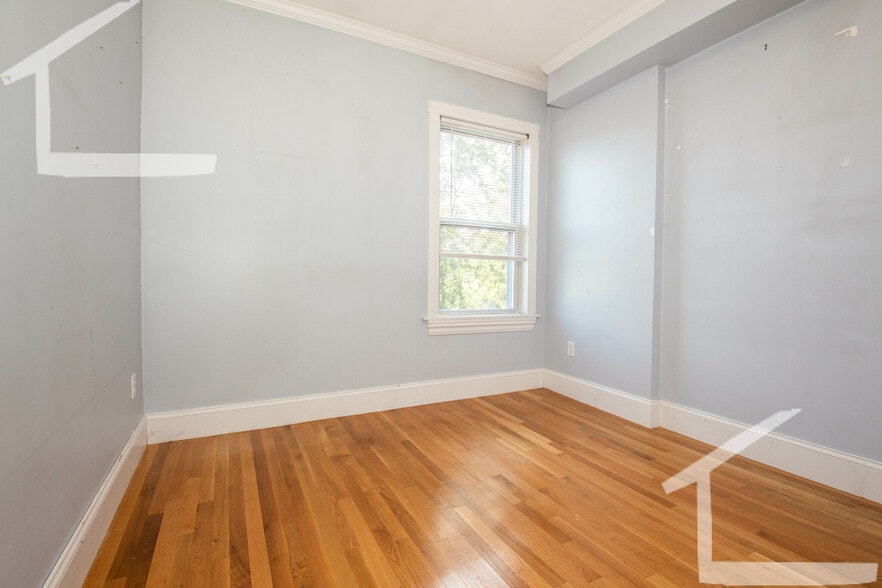 Building Photo - 57 Riverdale St