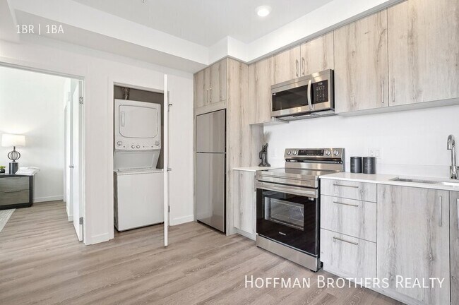 Building Photo - 224 N Alvarado St