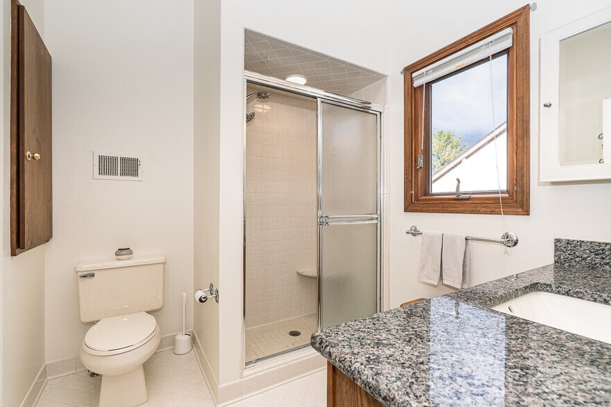 Building Photo - 1574 Devonshire Dr