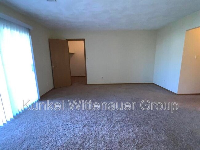 Building Photo - 700 Ganim Dr