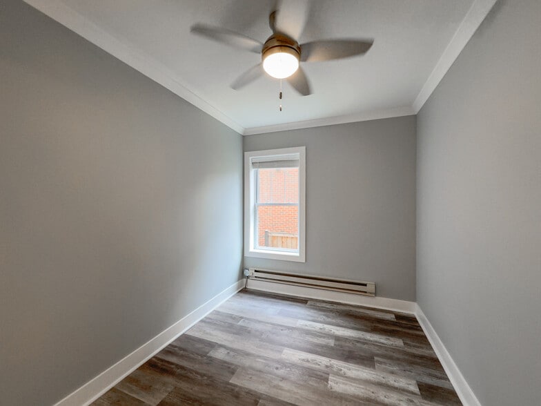 Building Photo - 2125 W Giddings St