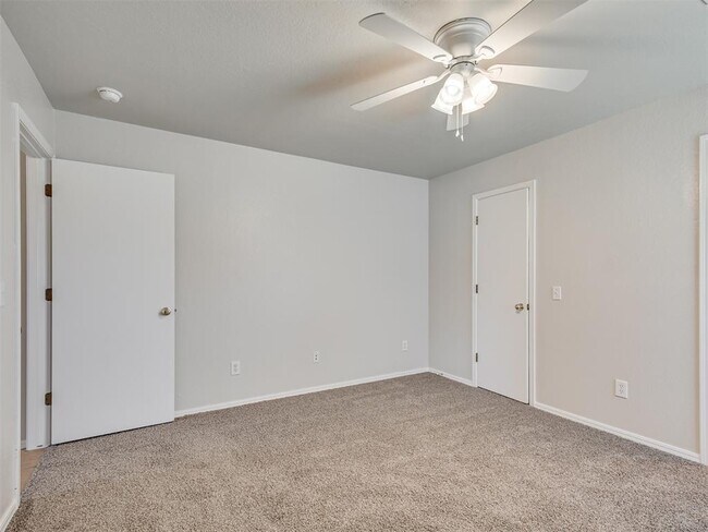 Building Photo - 949 N Windermere Dr