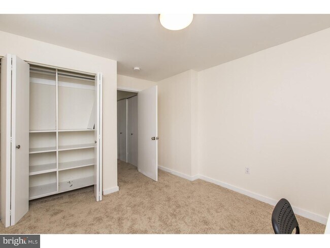 Building Photo - Amazing 3bd/2.5 Fairmount Home