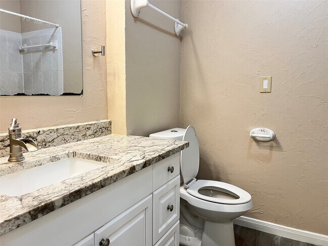 Building Photo - 21414 Park Run Dr