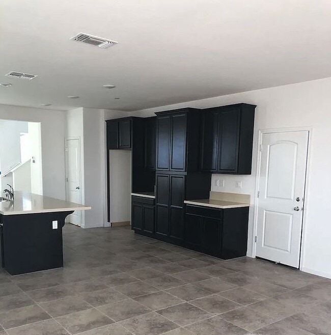 Building Photo - 2557 Lacey Ann Ave