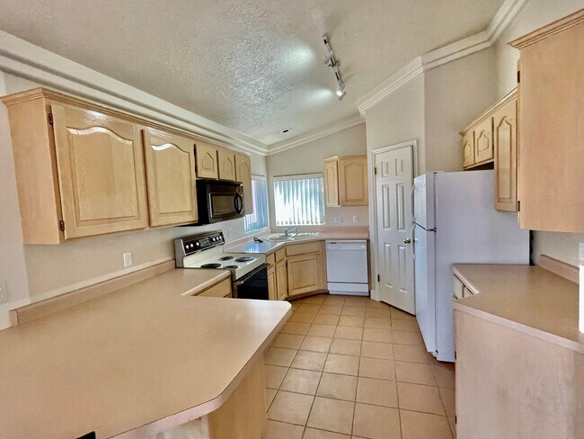Building Photo - Lovely 3-BR Home in Southgate