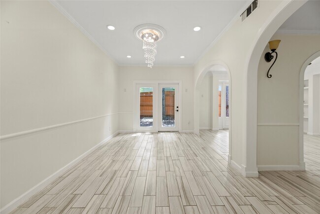 Building Photo - 201 Vanderpool Ln