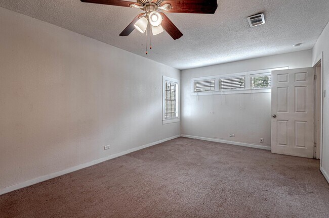 Building Photo - 2538 Sycamore Ave