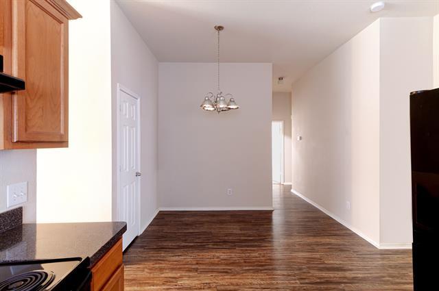 Building Photo - 2028 Sunny Side Dr