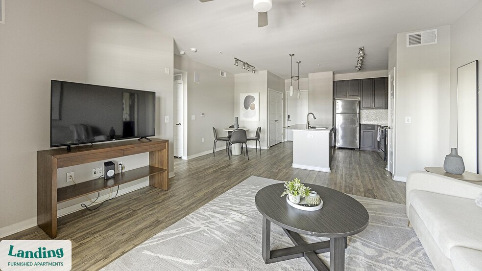 Building Photo - 1260 E University Dr