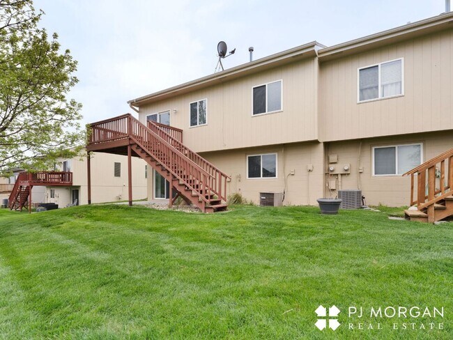 Building Photo - Charming 3 bedroom, 2 bathroom Duplex with...