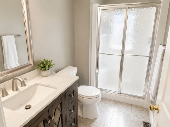 Building Photo - Spacious 5-Bedroom Home with Comfort & Charm in Medina