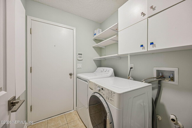 Building Photo - 3447 Heron Dr N