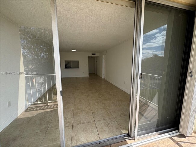 Building Photo - 13120 SW 92nd Ave