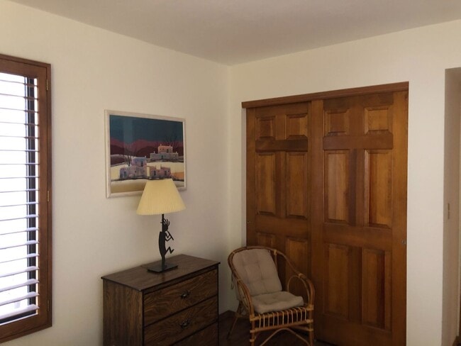 Building Photo - Manor 683 - Seasonal