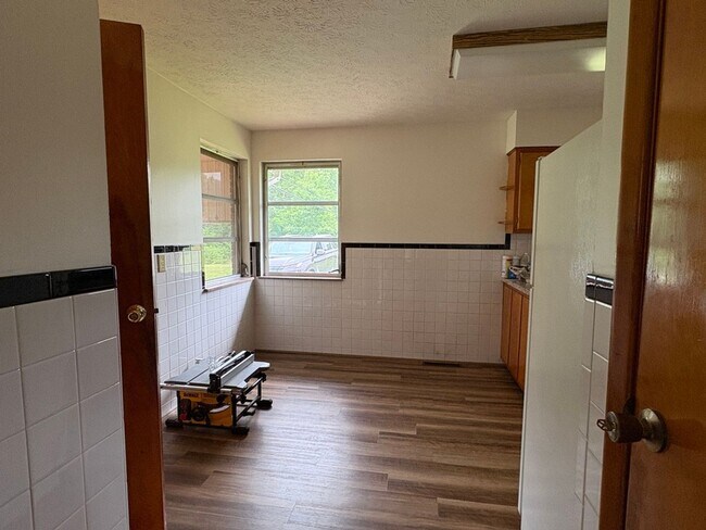 Building Photo - Nice Southside Find