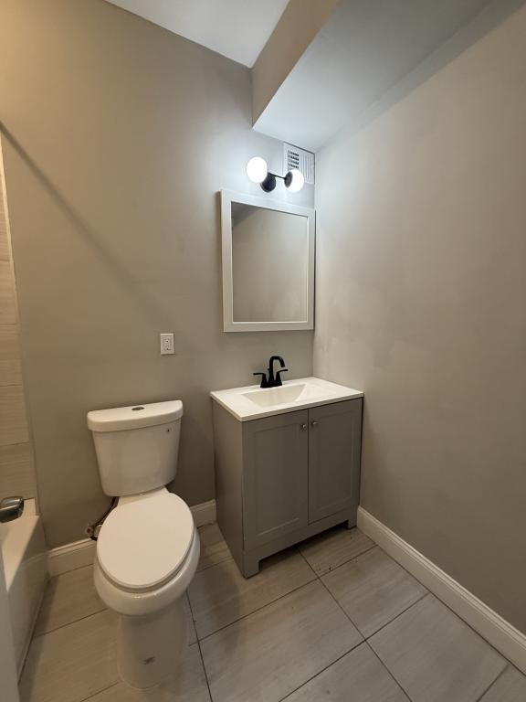 Building Photo - 5340 Maple Ave