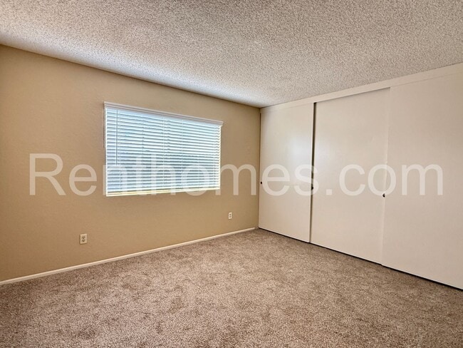 Building Photo - 10946 Decatur Rd